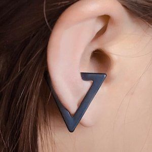 ⚜️[𝟯/$𝟭𝟴]⚜️Big Black Triangle Simple Cuff Earring NEW